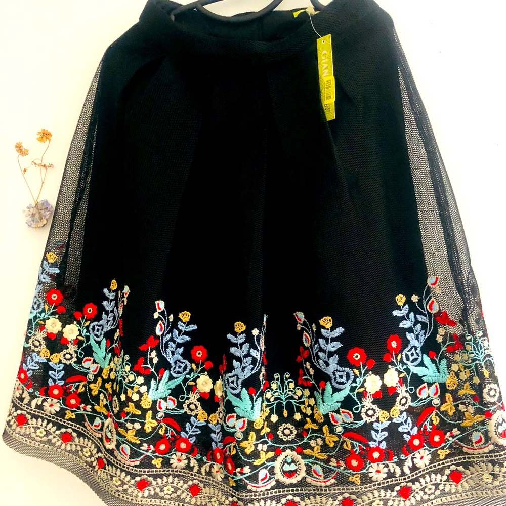 gian mesh embroidered skirt size S
